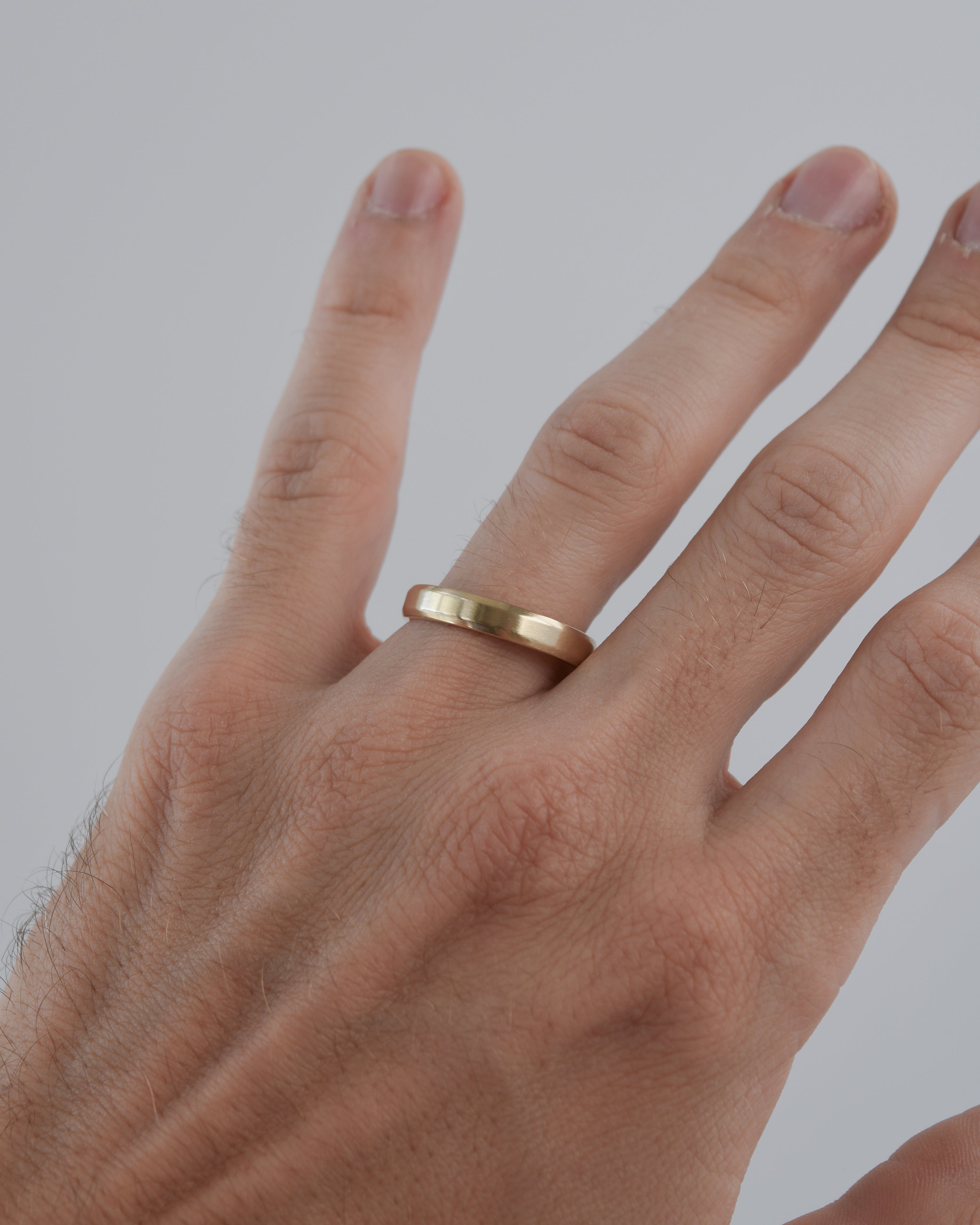 BEVELED EDGE BAND | 4MM