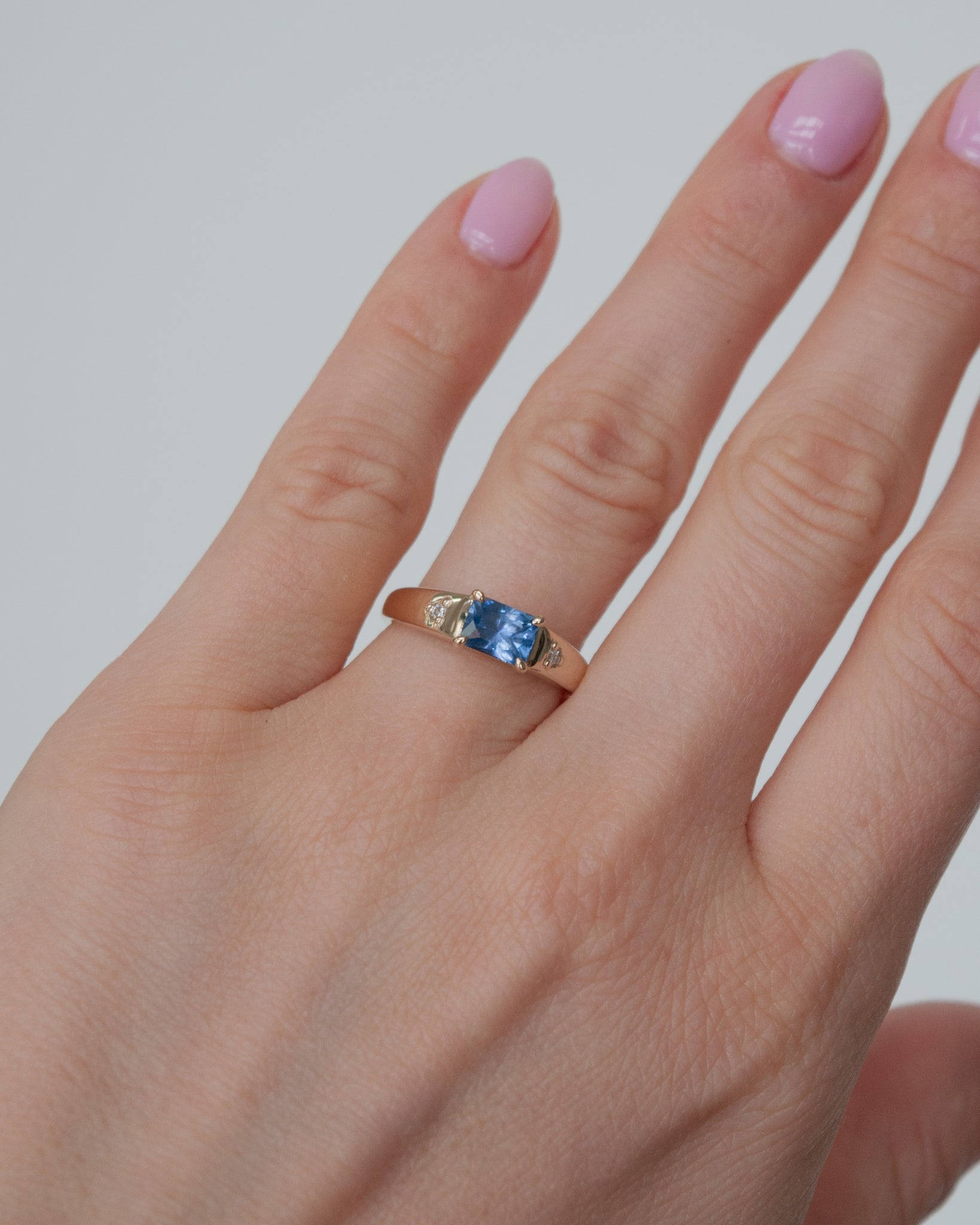 THE GAZER RING | CORNFLOWER BLUE SAPPHIRE