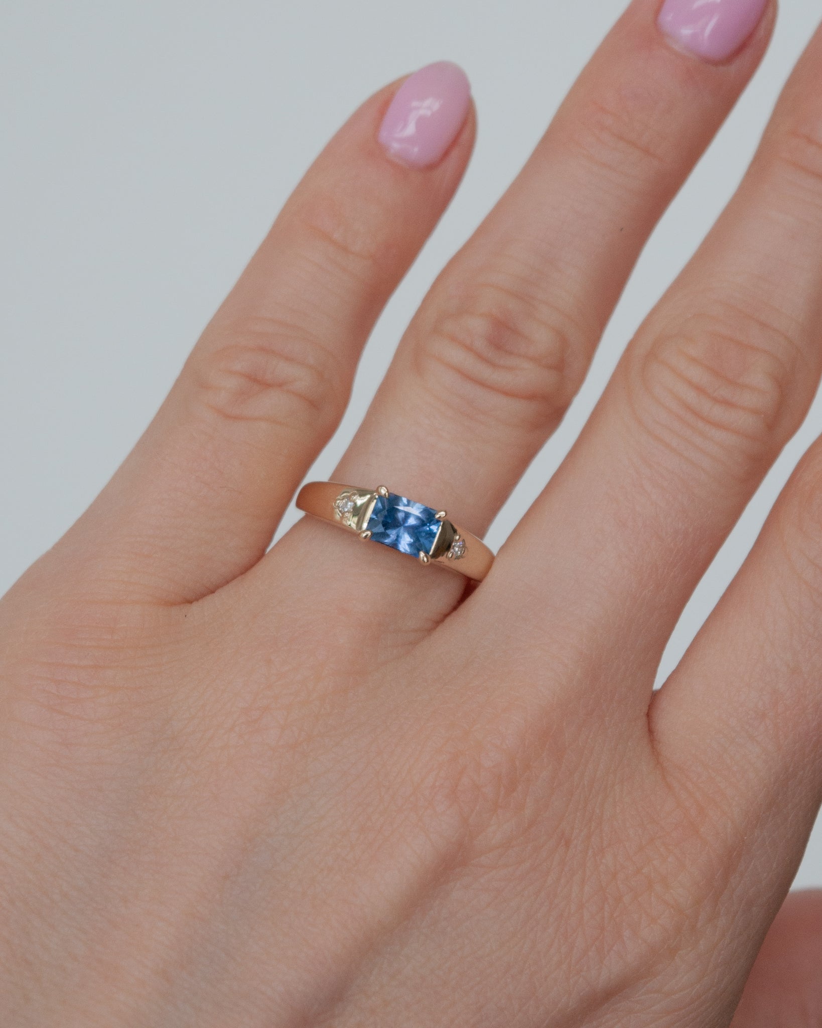 THE GAZER RING | CORNFLOWER BLUE SAPPHIRE