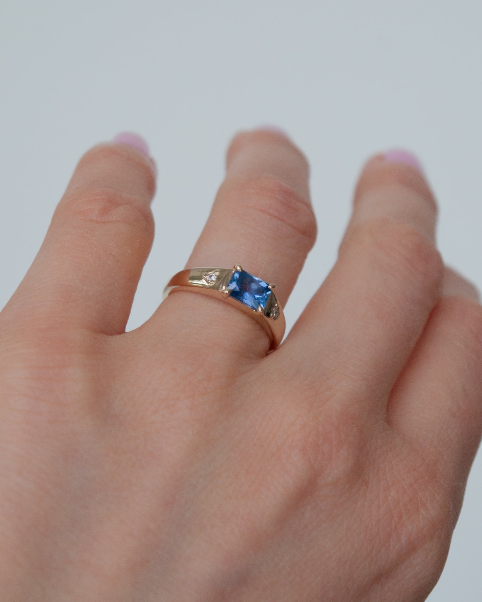 THE GAZER RING | CORNFLOWER BLUE SAPPHIRE