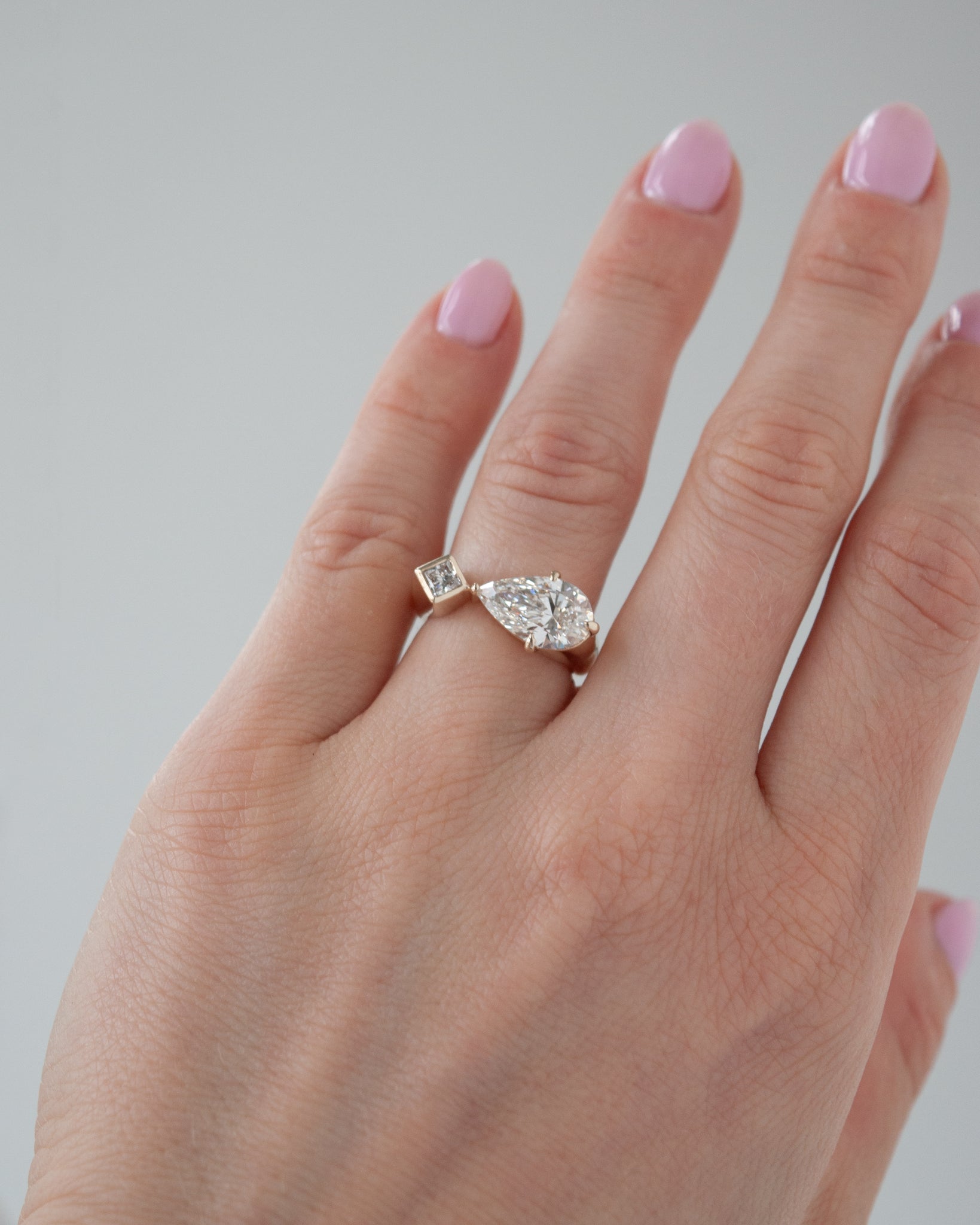 THE ASTRAPE RING | PEAR CUT TOI ET MOI