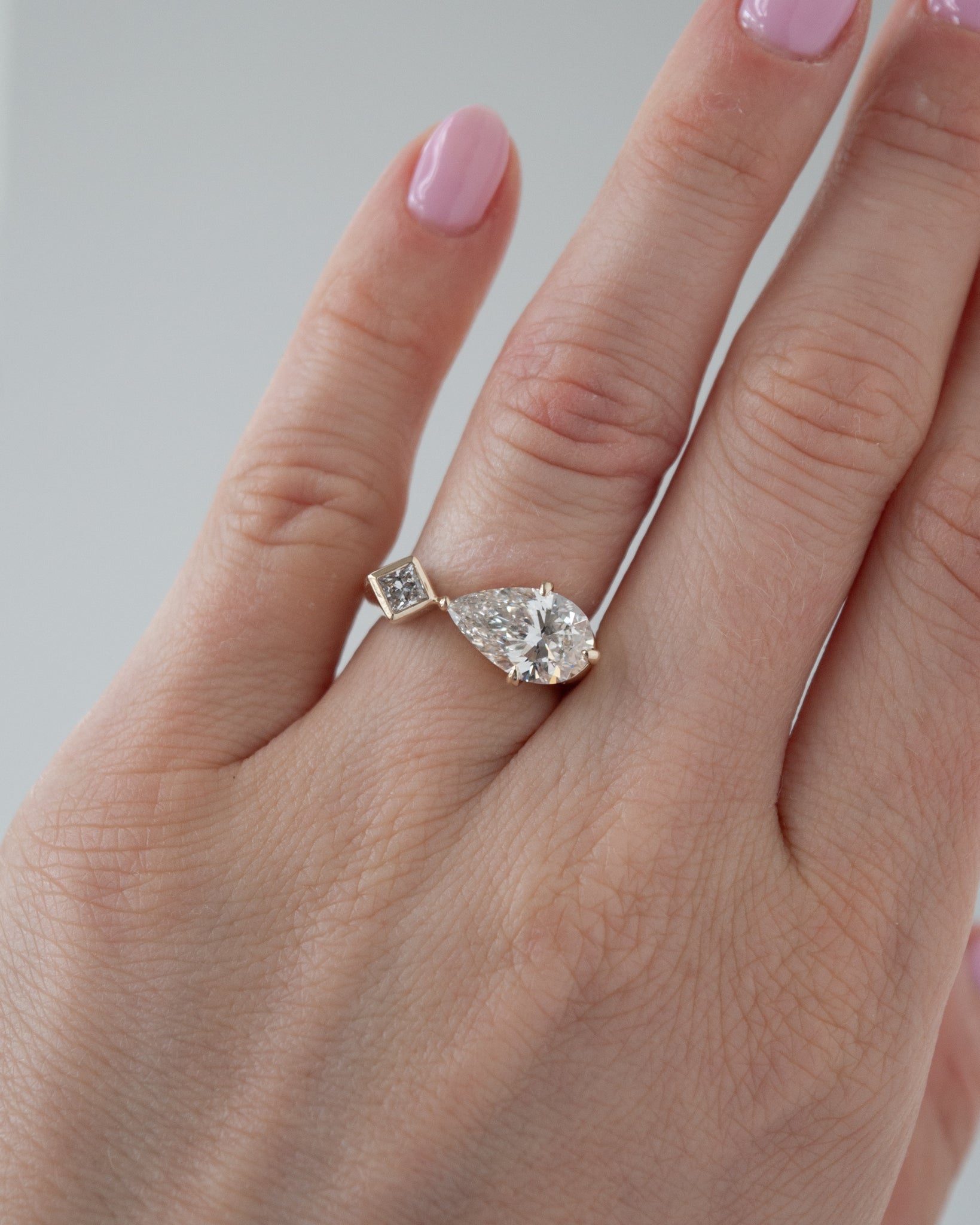 THE ASTRAPE RING | PEAR CUT TOI ET MOI