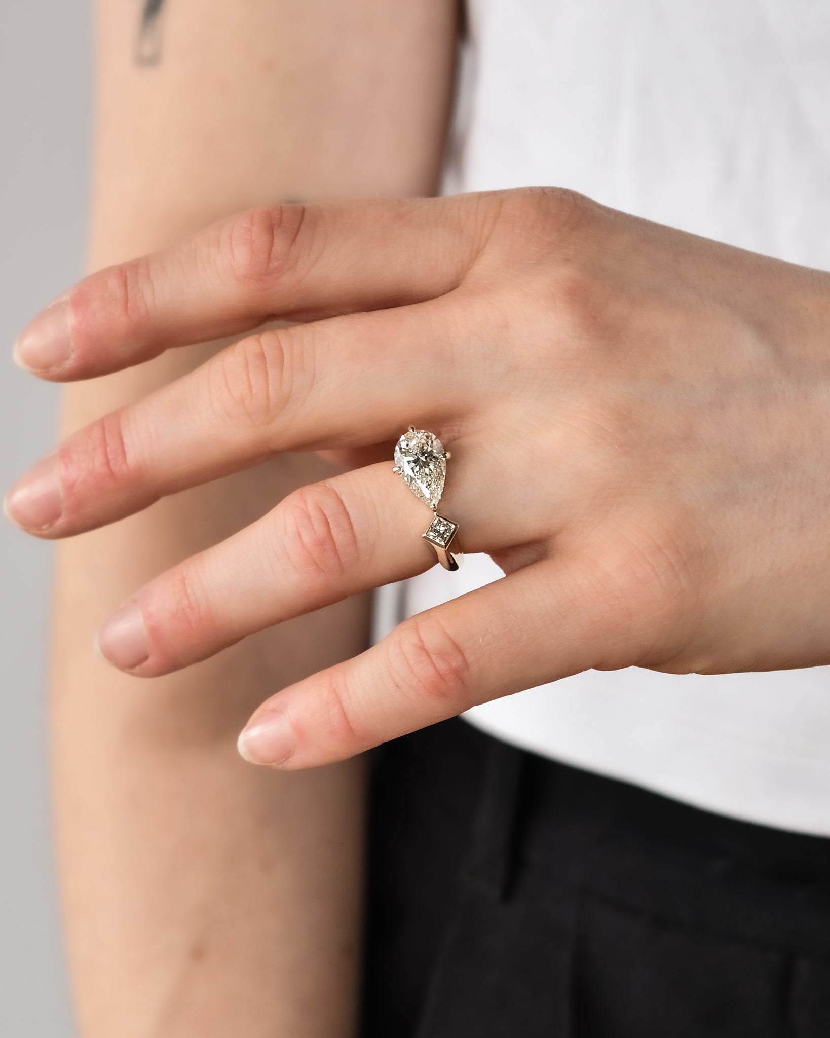 THE ASTRAPE RING | PEAR CUT TOI ET MOI