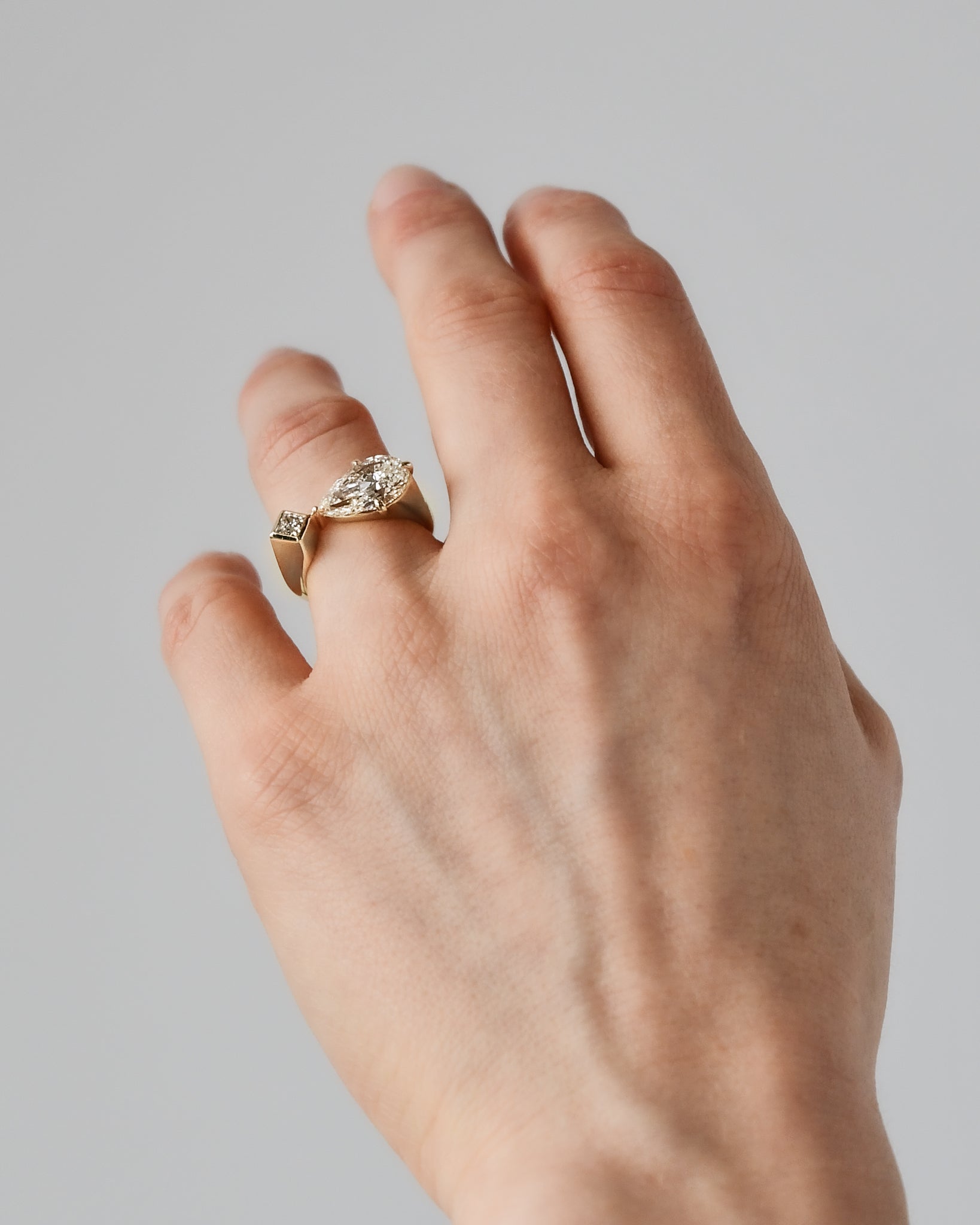 THE ASTRAPE RING | PEAR CUT TOI ET MOI