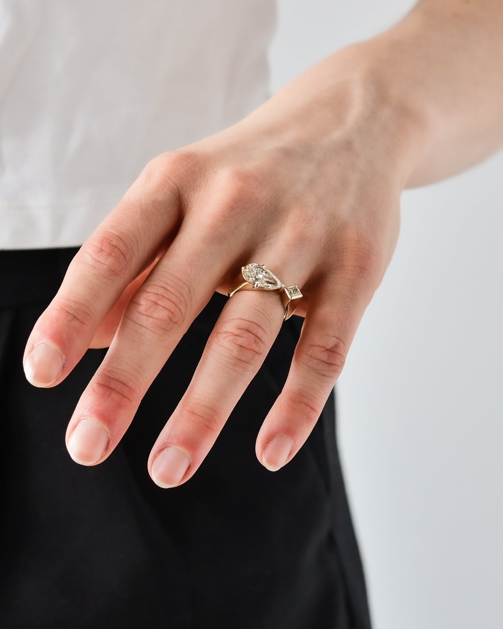 THE ASTRAPE RING | PEAR CUT TOI ET MOI