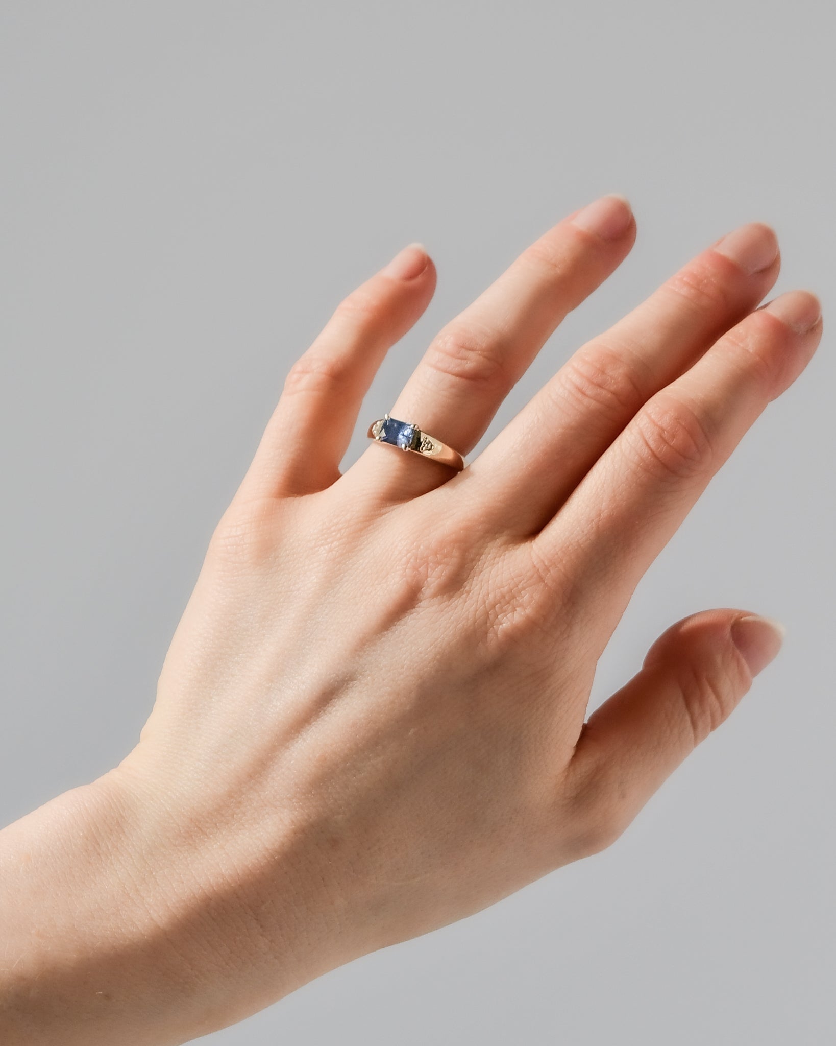 THE GAZER RING | CORNFLOWER BLUE SAPPHIRE