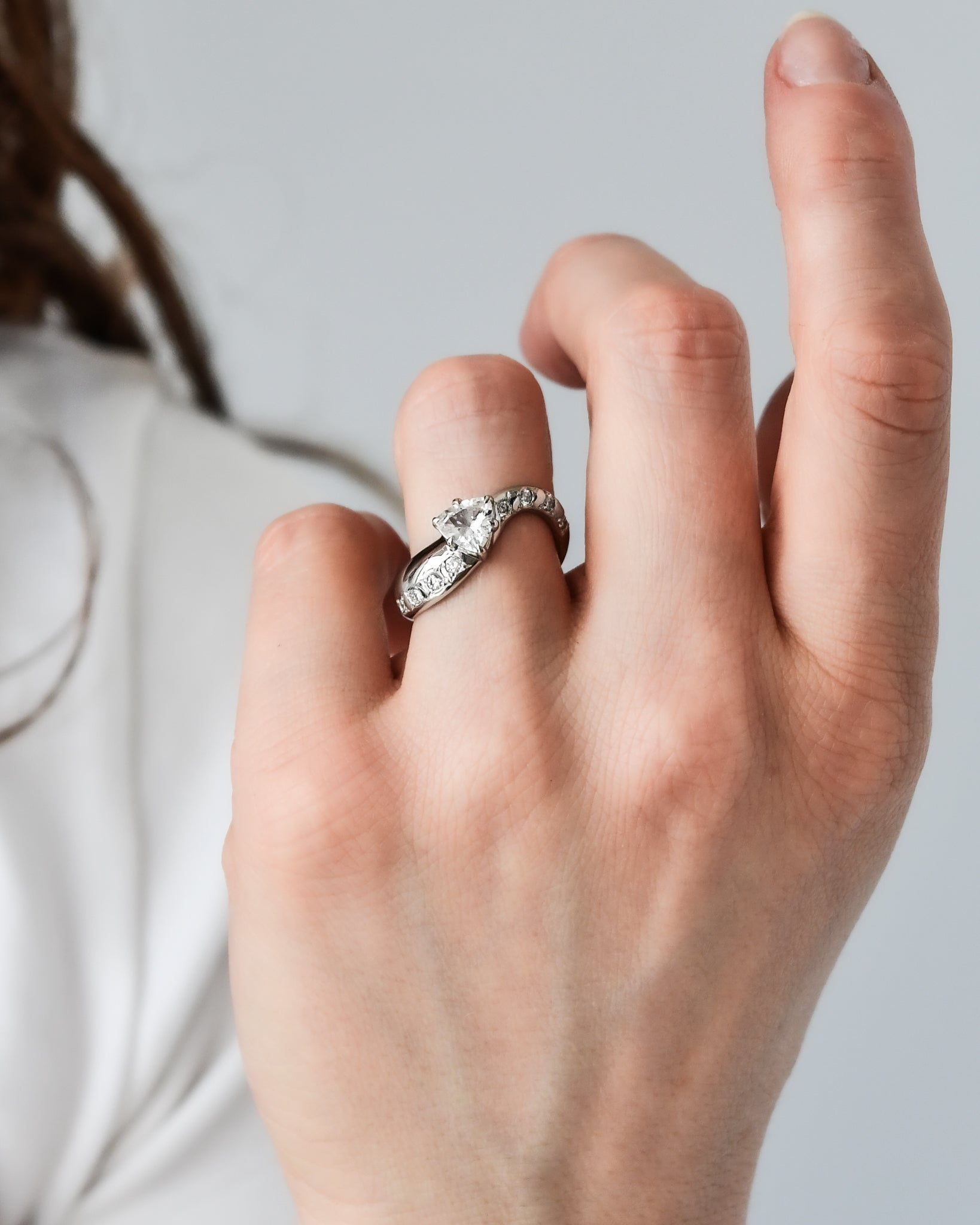 MIST RING | WHITE SAPPHIRE