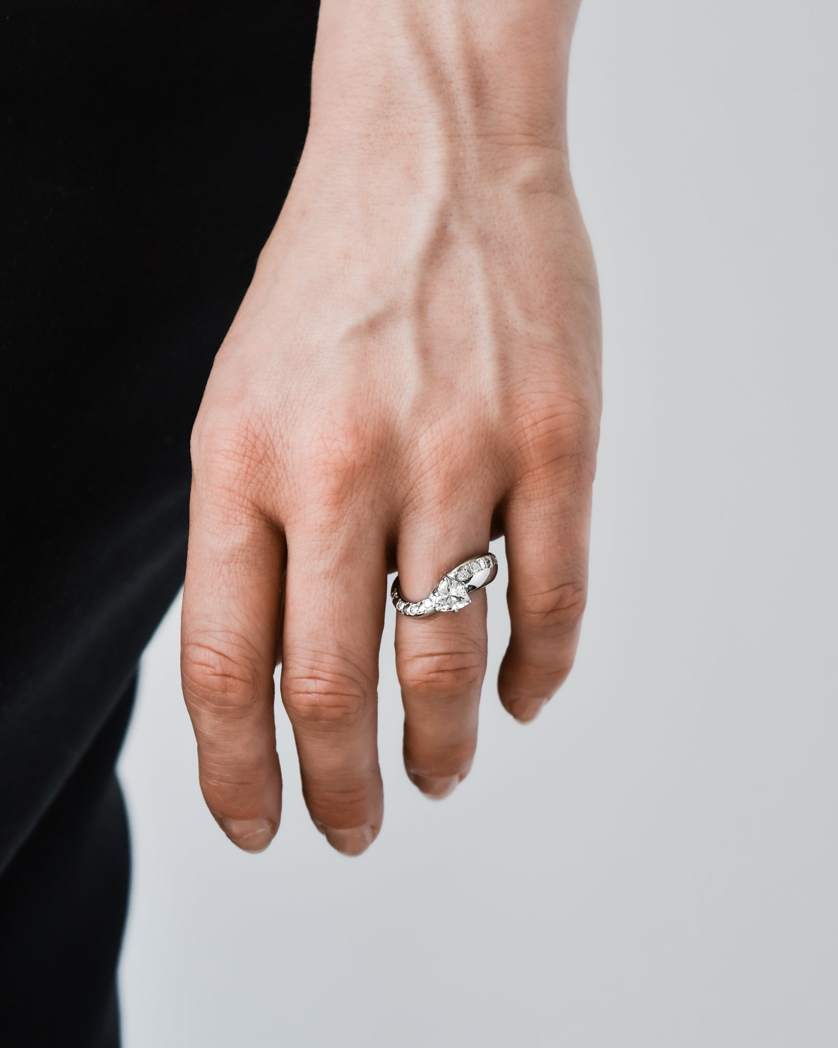 MIST RING | WHITE SAPPHIRE
