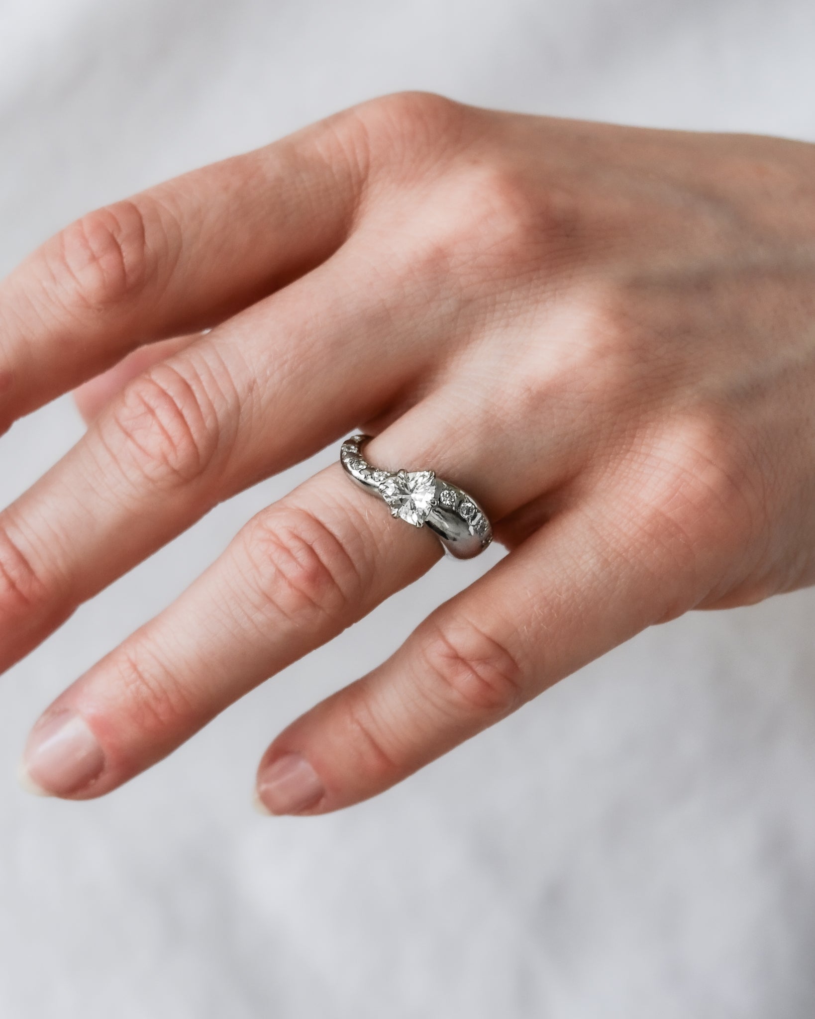 MIST RING | WHITE SAPPHIRE