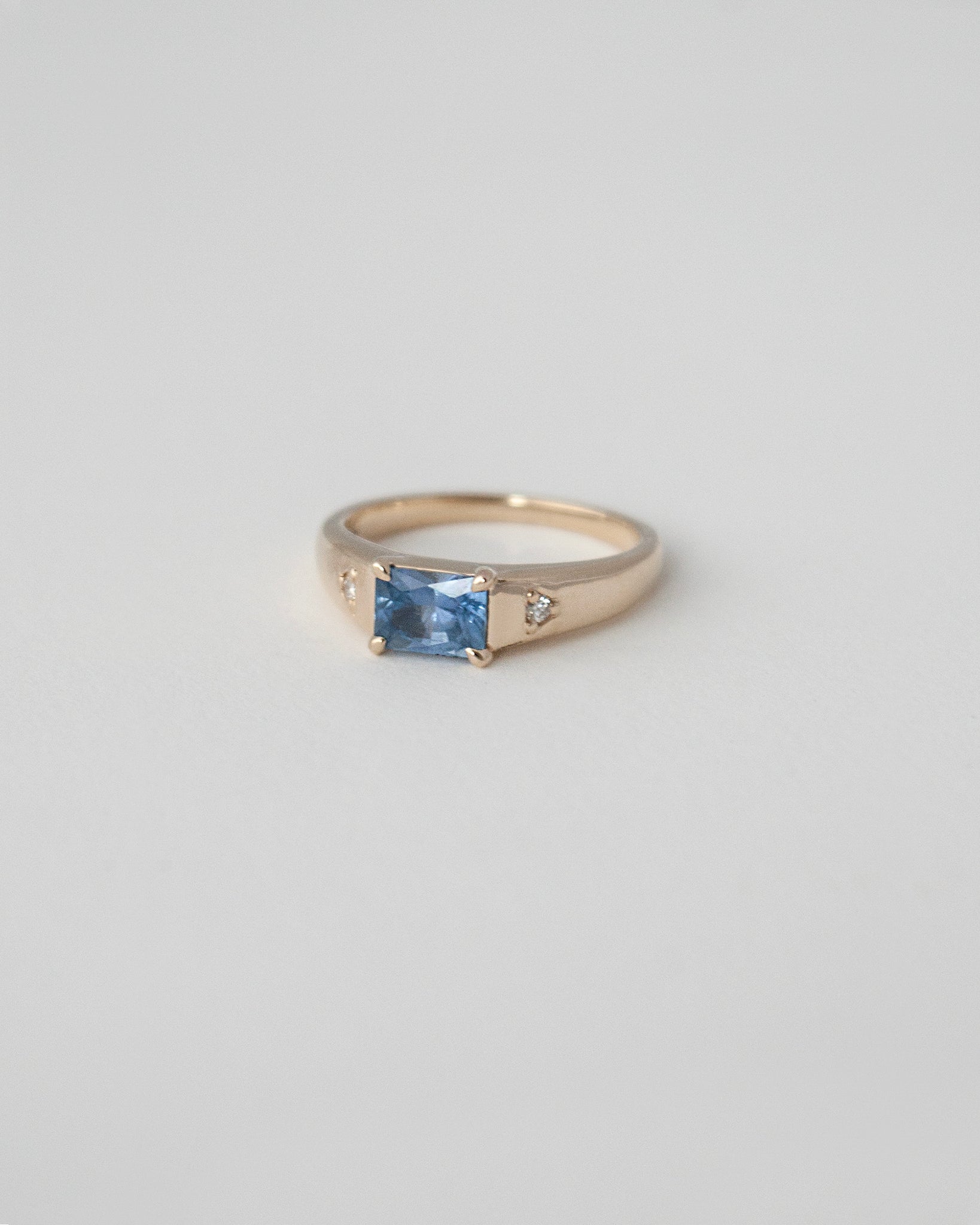 THE GAZER RING | CORNFLOWER BLUE SAPPHIRE