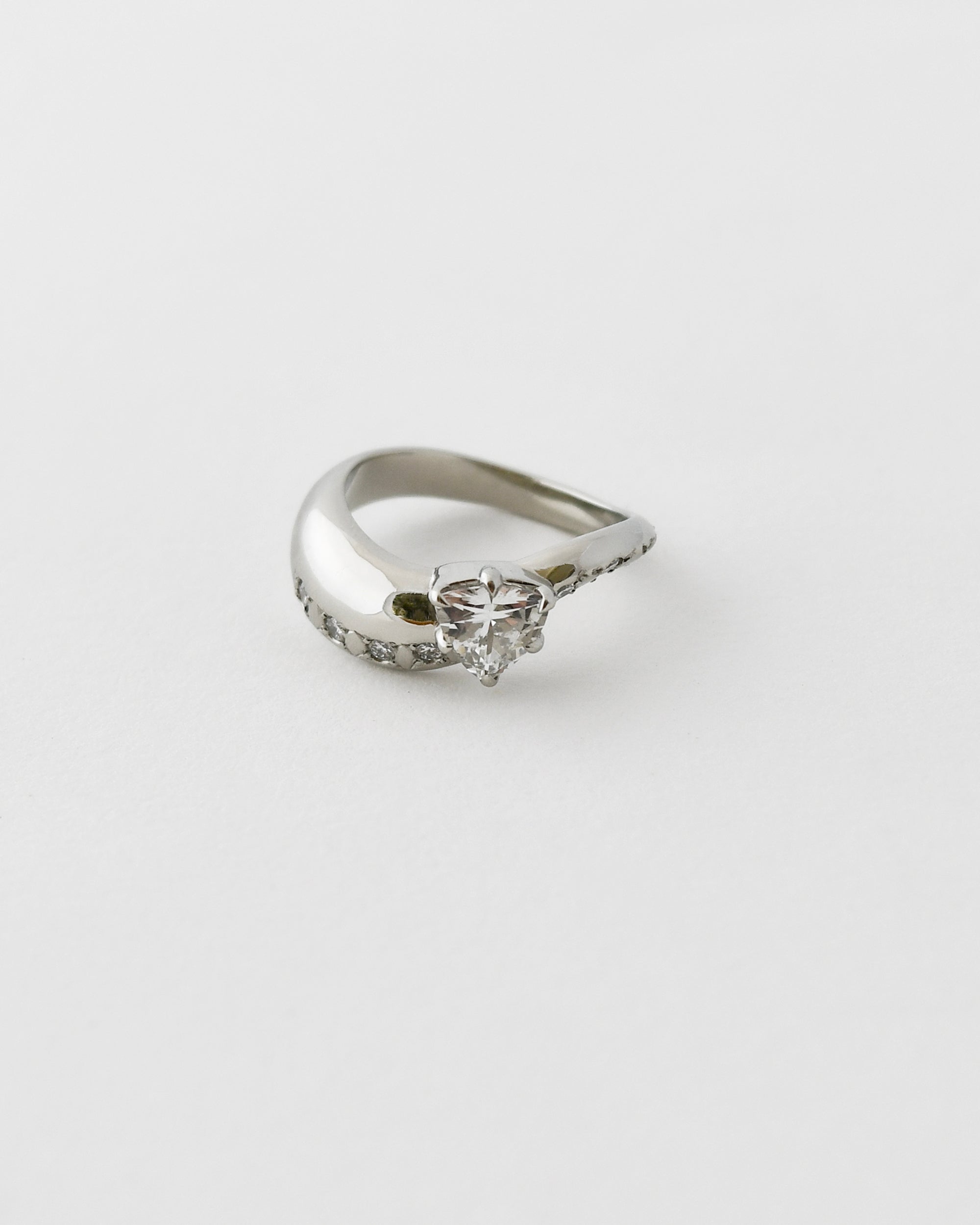 MIST RING | WHITE SAPPHIRE
