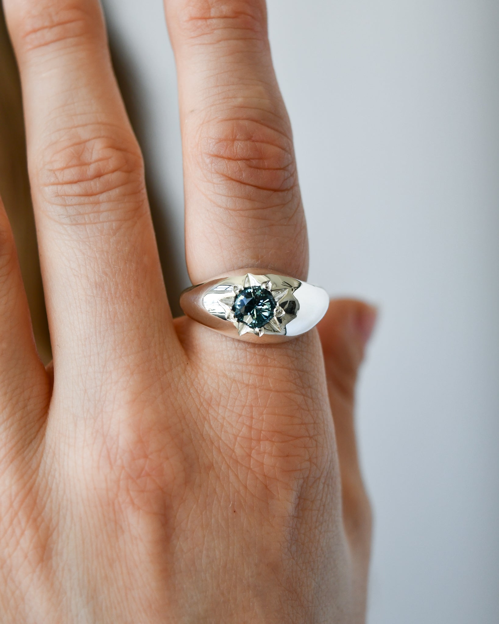 RING 103 | DEEP BLUE SAPPHIRE