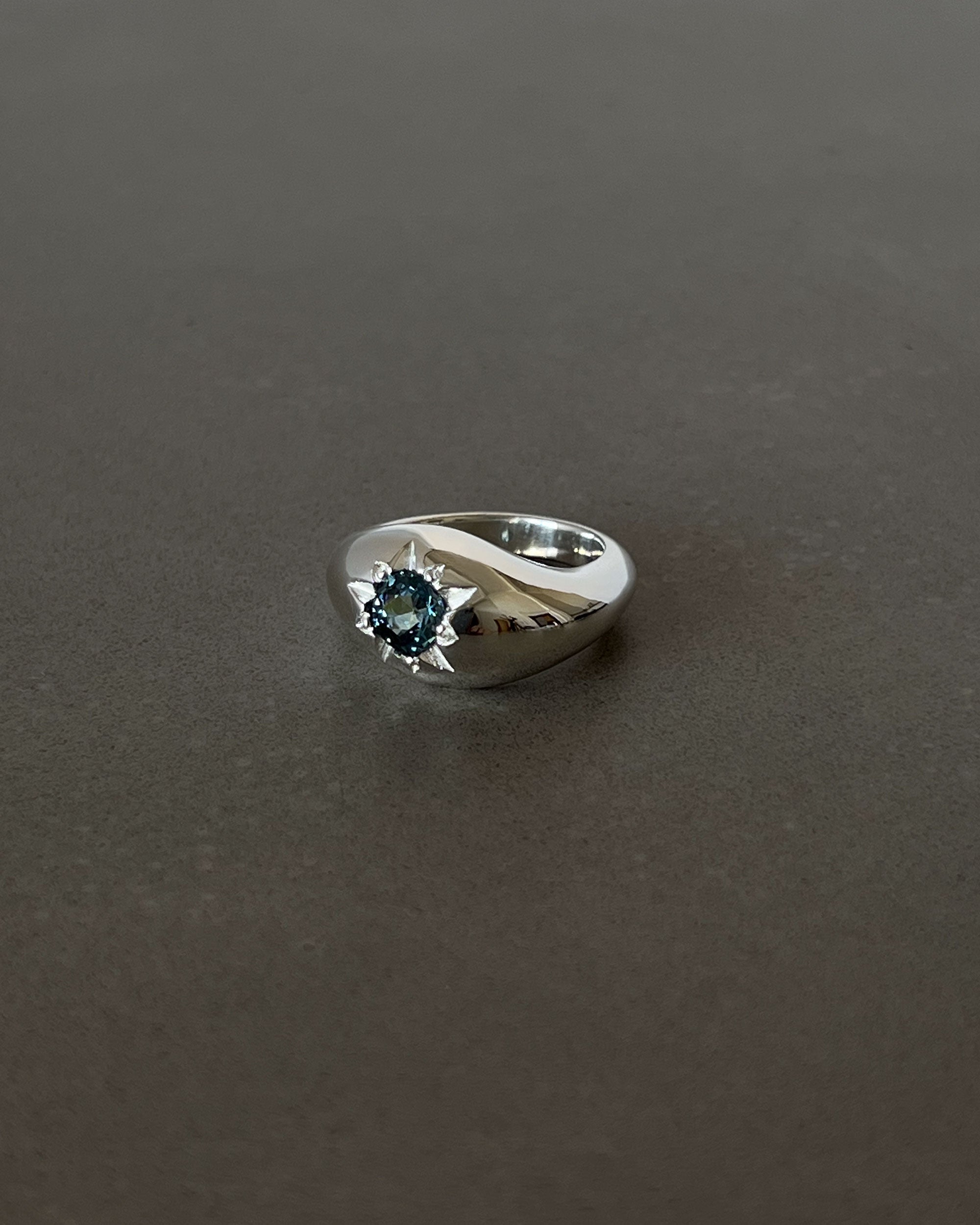 RING 103 | DEEP BLUE SAPPHIRE